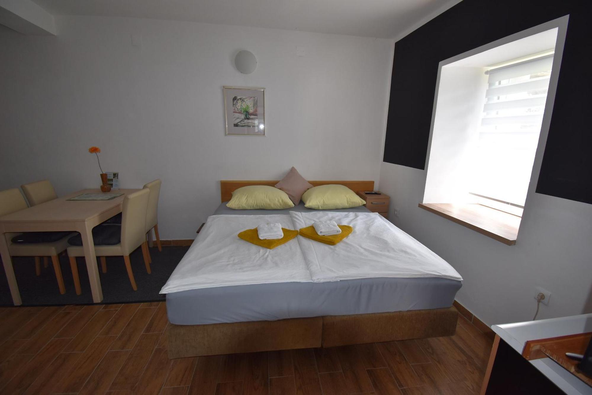 Apartments Free Alps, Massage & Wine โบเว็ก ภายนอก รูปภาพ