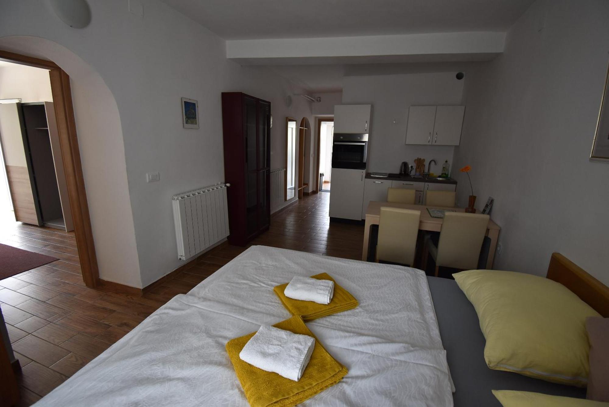 Apartments Free Alps, Massage & Wine โบเว็ก ภายนอก รูปภาพ