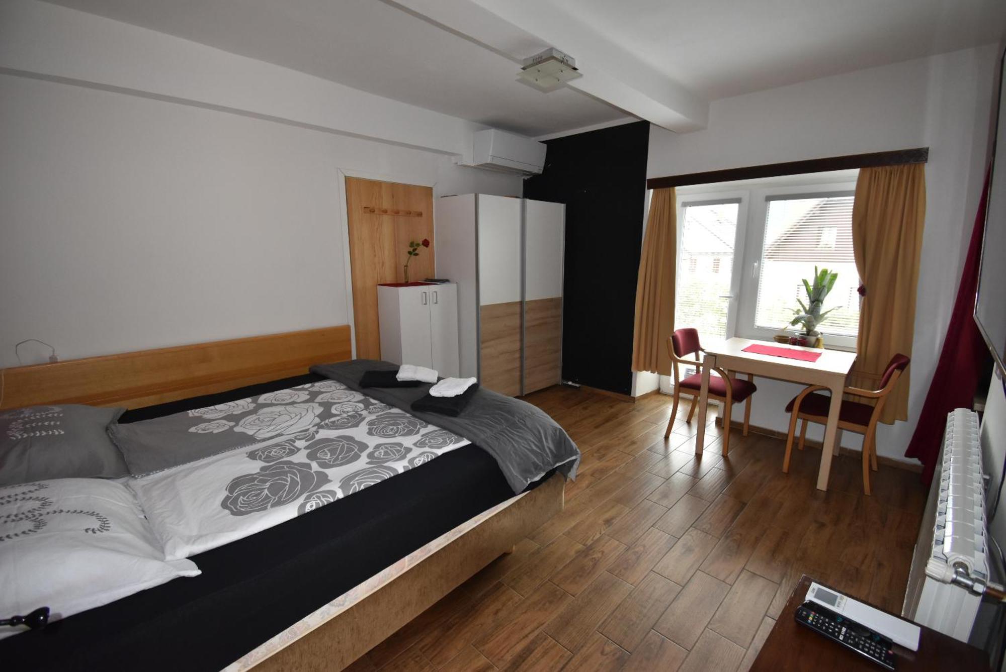 Apartments Free Alps, Massage & Wine โบเว็ก ภายนอก รูปภาพ